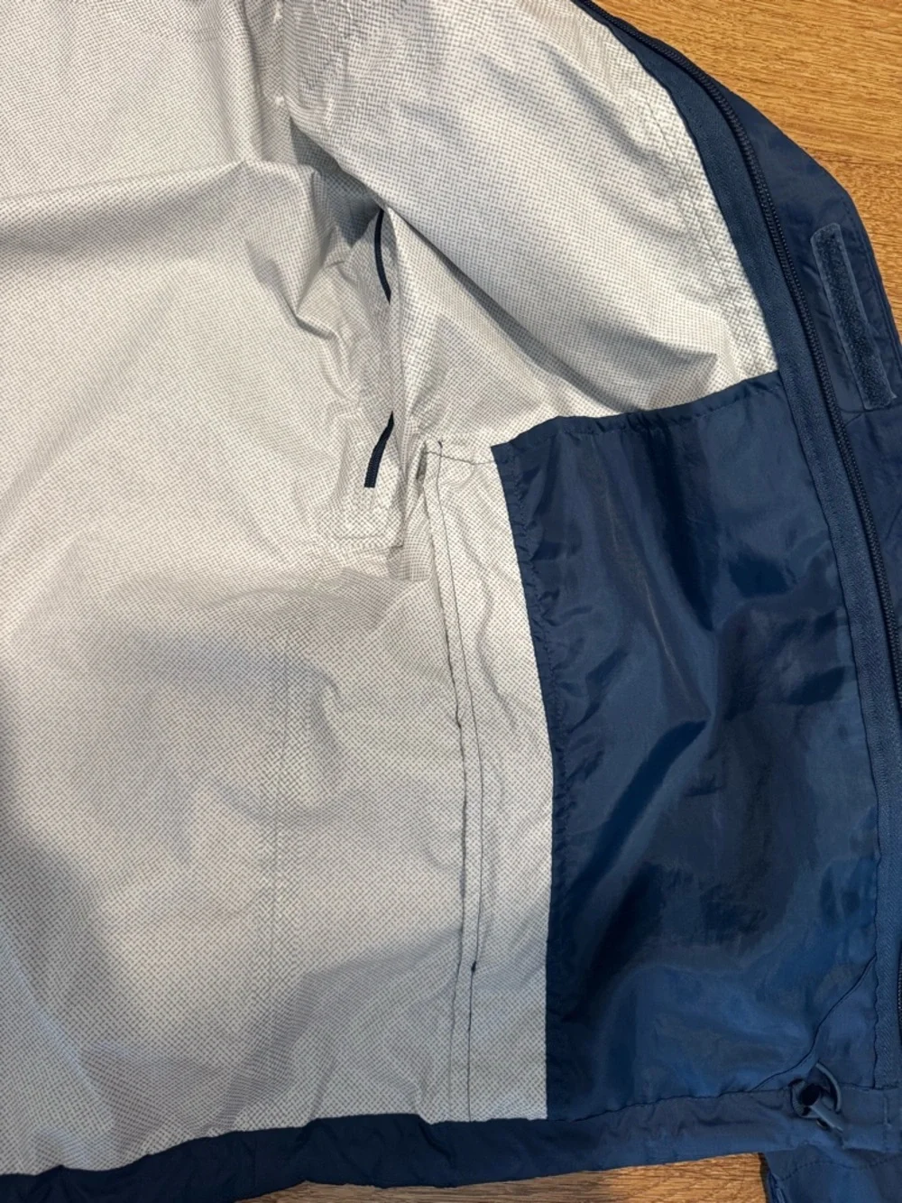 The North Face Men’s Venture 2 Hooded Rain Jacket (includes private logo) - Picture 6 of 8
